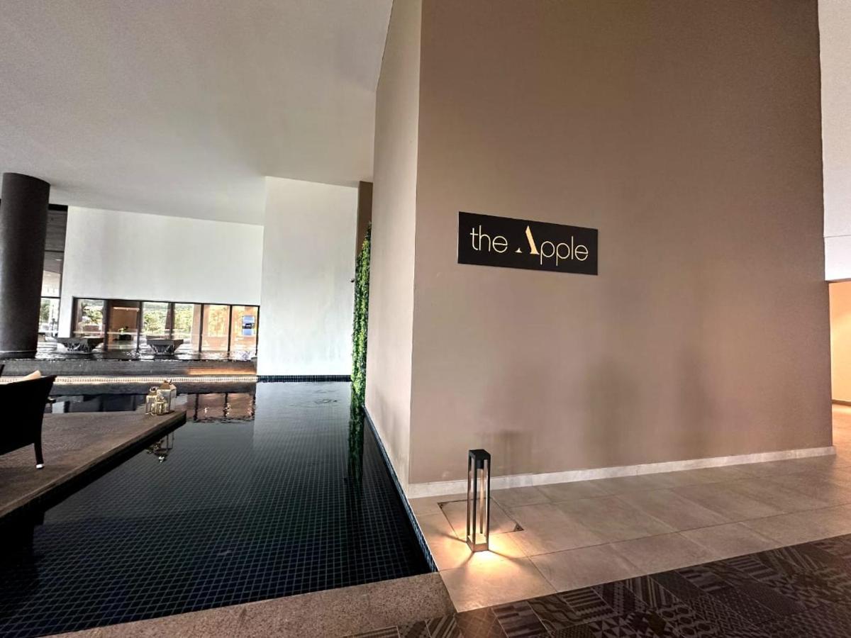 The Apple Premier Condo Three Bedroom In Melaka Eksteriør billede